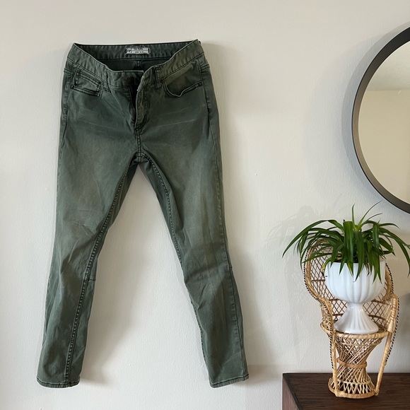 Free People Green Sueded Sateen Zipper Back Skinny Jeans Size 27 - Picture 1 of 7